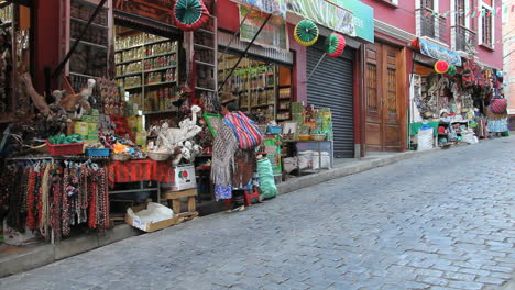 La-Paz-women-at-market-stall