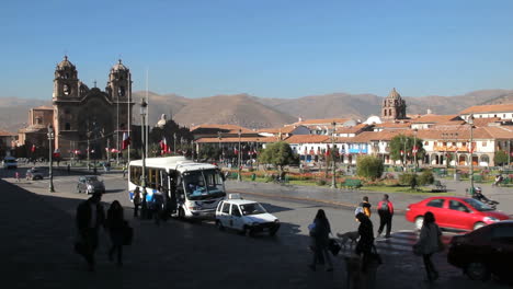 Peru-Cusco-Plaza-E-Iglesia-C