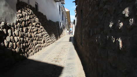Peru-Cusco-Schmale-Straße-C