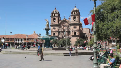 Cusco-Plaza-E-Iglesia-En-El-Centro-De-La-Ciudad-C