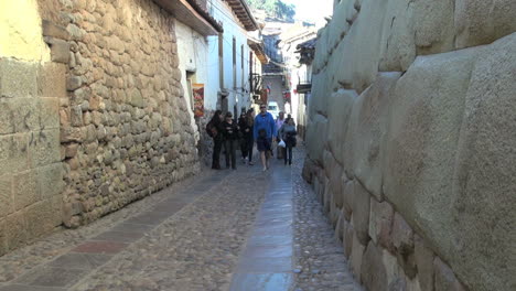 Calle-Cusco-Con-Mampostería-Inca-S