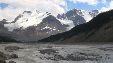 Canada-Icefields-Parkway-Athabasca-Glacier-&-river-time-lapse