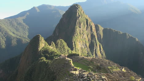 Machu-Picchu-Huayna-Picchu-and-ruins-in-morning