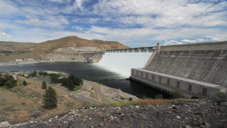 Washington-Grand-Coulee-Dam-and-visitor-center-4