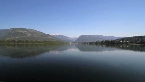 British-Columbia-Revelstoke-Kolumbien-Fluss-Vista