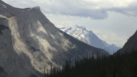 Canada-Icefields-Parkway-mountains-&-clouds
