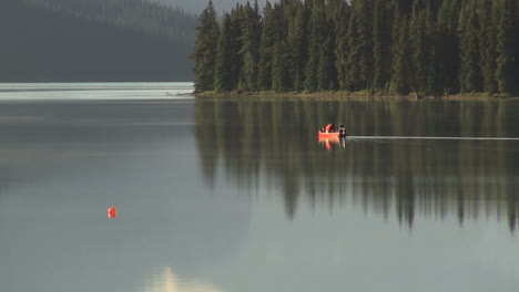 Canada-Jasper-NP-boat-on-Malign-Lake