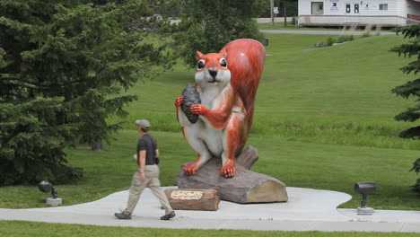Canada-squirrel-statue