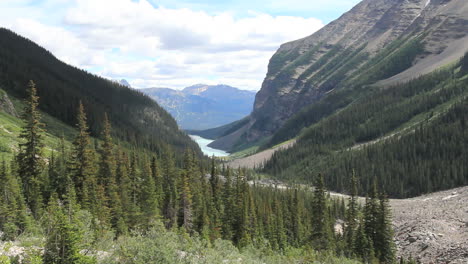 Kanadische-Rockies-Banff-U-förmiges-Tal-Vom-Weg-über-Dem-Lake-Louisec