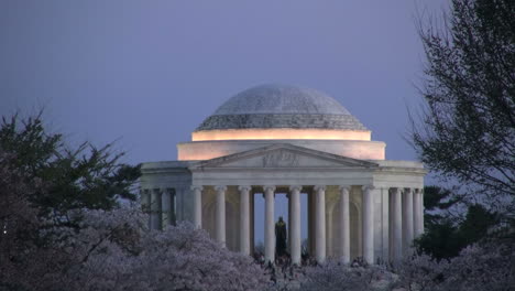 DC-Jefferson-Monument-Beleuchteter-Abend