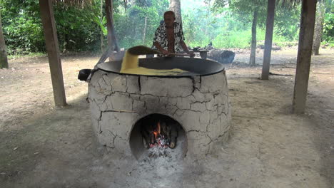 Amazon-village-cooking-manioc-on-oven