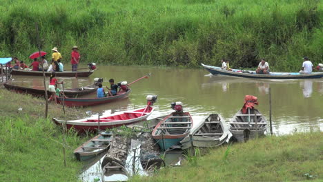 Brazil-Boca-da-Valeria-small-boats-on-stream