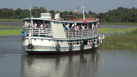 Brasilien-Amazonas-Backwater-River-Boot-Mit-Touristen-Angeln-S