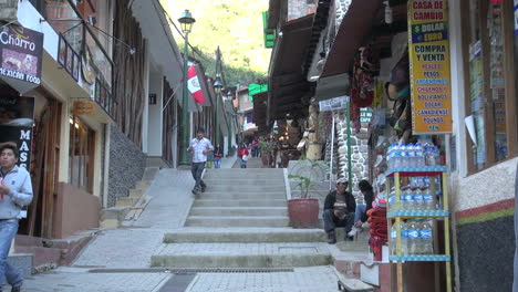 Peru-Aguas-Calientes-shops-along-steep-street