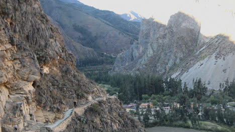 Peru-Sacred-Valley-Ollantaytambo-path-and-overlook