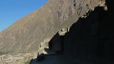 Peru-Sacred-Valley-Ollantaytambo-inca-wall-and-steep-slopes