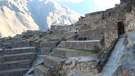 Perú-Valle-Sagrado-Ollantaytambo-Terrazas-De-Piedra-Y-Camino-De-Entrada-2