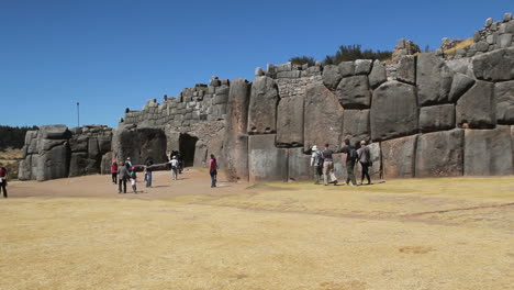 Peru-Sacsayhuaman-tourists-pass-walls-of-enormous-stones-6