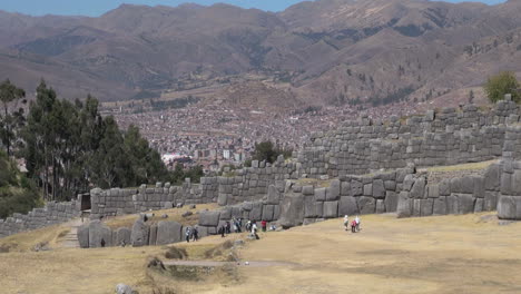 Peru-Sacsayhuamán-Wände-Mit-Cusco-Jenseits-Von-S