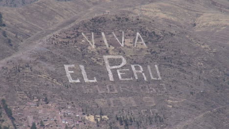 Peru-viva-sign-on-hill