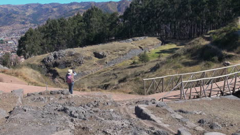 Peru-Quenko-hiker-near-bridge-at-site-with-ruins-7