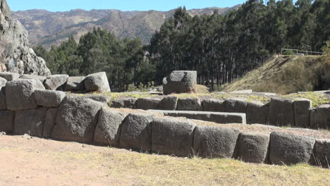 Peru-Quenko-Hat-Steinmauern-Am-Ruinenstandort-Eingebaut-8-Fitted