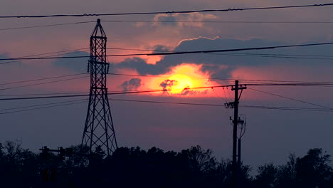 Indiana-Sonnenuntergang-Und-Übertragungsleitungen