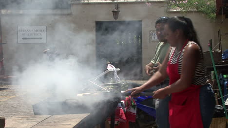 Guatemala-Antigua-Gente-Cocinando