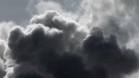 Zeitraffer-Dunkler-Gewitterwolken