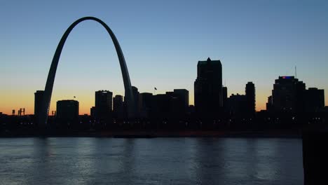 The-St-Louis-arch-at-dusk-1
