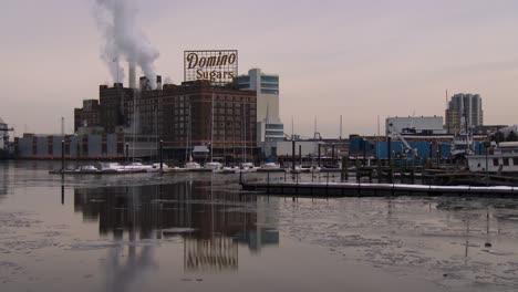 Die-Domino-Zuckerfabrik-In-Der-Chesapeake-Bay-In-Der-Nähe-Von-Baltimore-Maryland