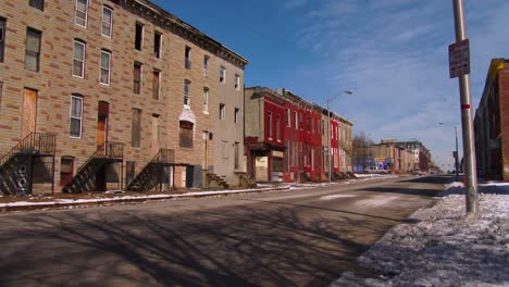 Leute-Gehen-Auf-Den-Straßen-In-Einem-Nordbaltimore-Slum-2