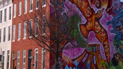 Buildings-are-painted-with-beautiful-art-in-a-Baltimore-slum