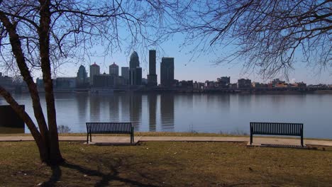 A-beautiful-park-overlooks-Louisville-Kentucky-and-the-Ohio-River