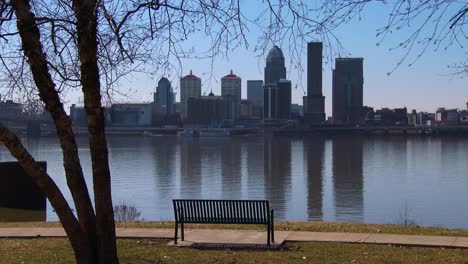 A-beautiful-park-overlooks-Louisville-Kentucky-and-the-Ohio-River-1