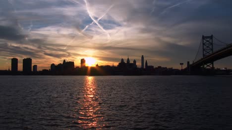 Sunset-behind-the-city-of-Philadelphia-Pennsylvania