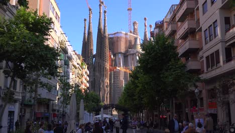 The-Sagrada-Familia-cathedral-by-Gaudi-amongst-apartments-and-buildings-in-Barcelona-Spain-3