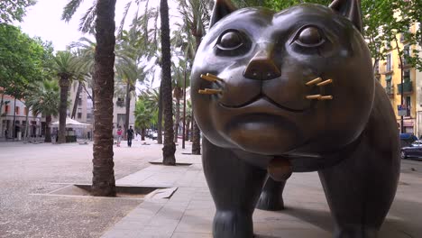 A-large-sculpture-of-a-cat-sits-along-a-street-in-Barcelona-Spain