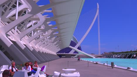 Unusual-futuristic-architecture-of-Valencia-Spain-suggests-a-science-fiction-movie-3