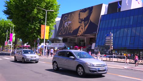 Riesige-Menschenmengen-Besuchen-Das-Filmfestival-Von-Cannes-2