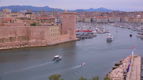 Boats-enter-and-exit-the-harbor-in-Marseilles-France-1