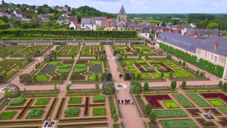The-remarkable-chateaux-and-gardens-of-Villandry-in-the-Loire-Valley-in-France