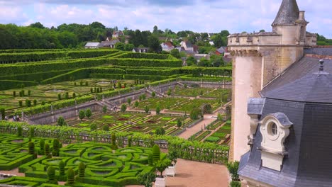 The-remarkable-chateaux-and-gardens-of-Villandry-in-the-Loire-Valley-in-France-3
