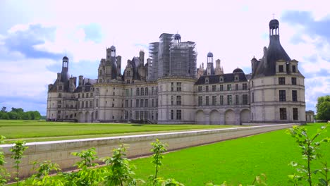 The-beautiful-chateau-of-Chambord-in-the-Loire-Valley-in-France