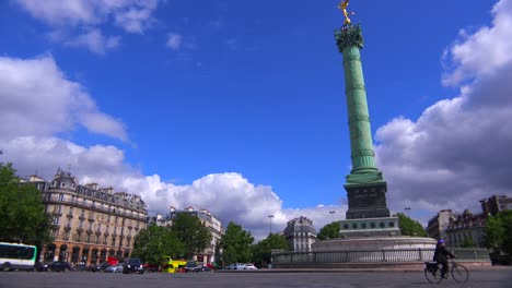 A-roundabout-in-Paris-Bastille-district
