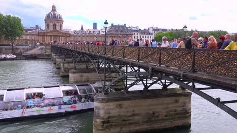 The-Pont-Des-Artes-bridge-in-paris-features-locks-from-couples-expressing-their-eternal-devotion-4
