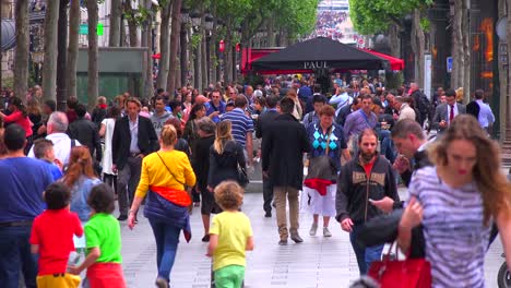 Crowds-of-people-walk-on-the-streets-of-Paris-France
