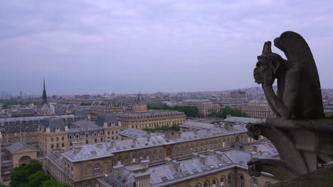 Wasserspeier-Wachen-Von-Der-Kathedrale-Notre-Dame-Aus-über-Paris-Frankreich-1