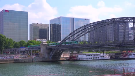 A-subway-train-crosses-a-bridge-in-París