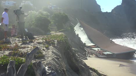 A-house-along-the-Malibu-coastline-collapses-into-the-sea-after-a-major-storm-surge-6